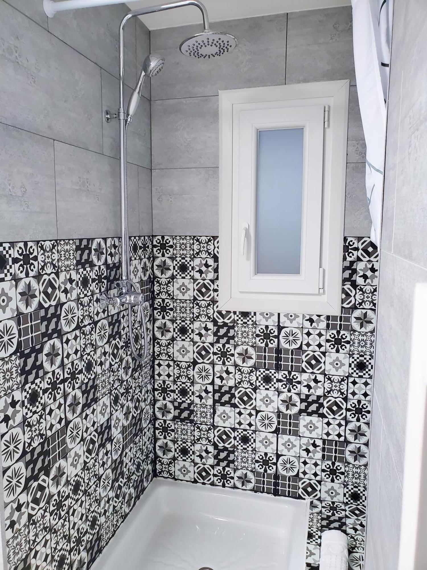 Apartamento Centrico Con Patio Privado Tarragona Ngoại thất bức ảnh